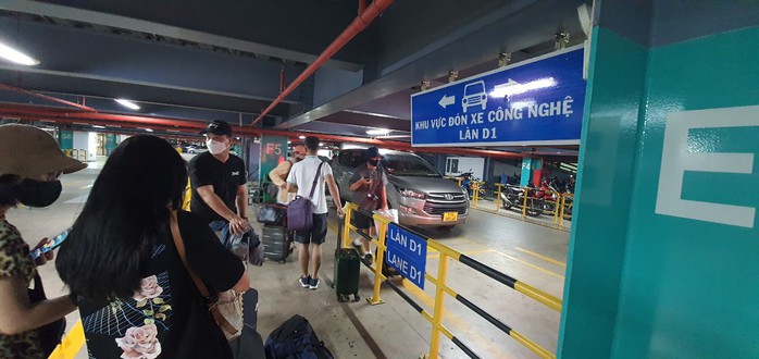 Thông báo nóng liên quan hoạt động xe công nghệ ở sân bay Tân Sơn Nhất - Ảnh 1.