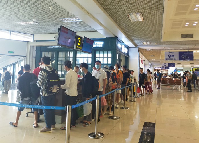 Hơn 13% chuyến bay bị delay trong 6 tháng - Ảnh 1.