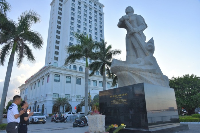 Hành trình “về nguồn” tưởng nhớ, tri ân các Anh hùng liệt sỹ - Ảnh 5. Hành trình “về nguồn” tưởng nhớ, tri ân các Anh hùng liệt sỹ - Ảnh 5.