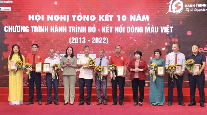 H&agrave;nh tr&igrave;nh Đỏ - 10 năm Kết nối d&ograve;ng m&aacute;u Việt - Ảnh 1.