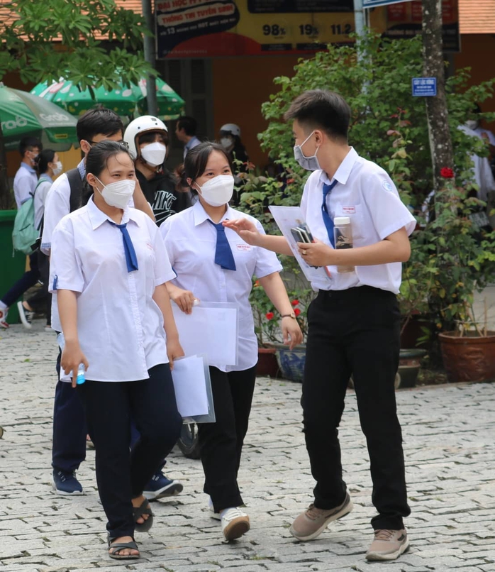 Thi tốt nghiệp THPT 2022: Đề thi ngữ văn đề cập trách nhiệm của tuổi trẻ; đón xem giải đề - Ảnh 9. Thi tốt nghiệp THPT 2022: Đề thi ngữ văn đề cập trách nhiệm của tuổi trẻ; đón xem giải đề - Ảnh 9.