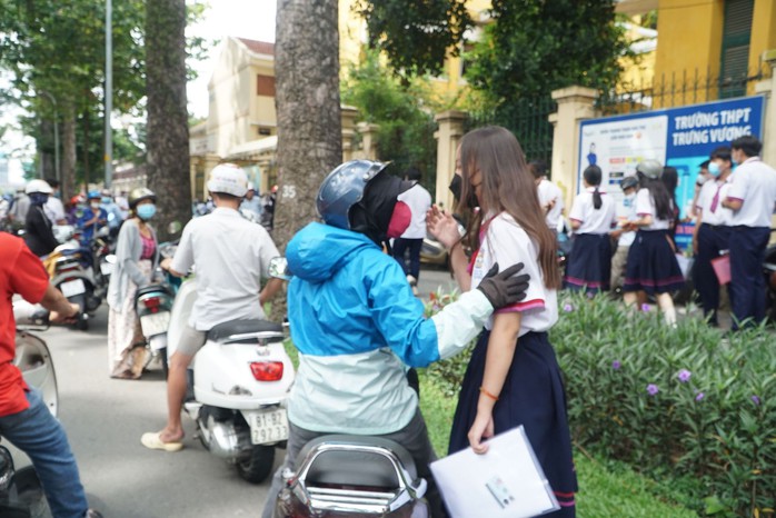 Thi tốt nghiệp THPT 2022: Đề thi ngữ văn đề cập trách nhiệm của tuổi trẻ; đón xem giải đề - Ảnh 7. Thi tốt nghiệp THPT 2022: Đề thi ngữ văn đề cập trách nhiệm của tuổi trẻ; đón xem giải đề - Ảnh 7.
