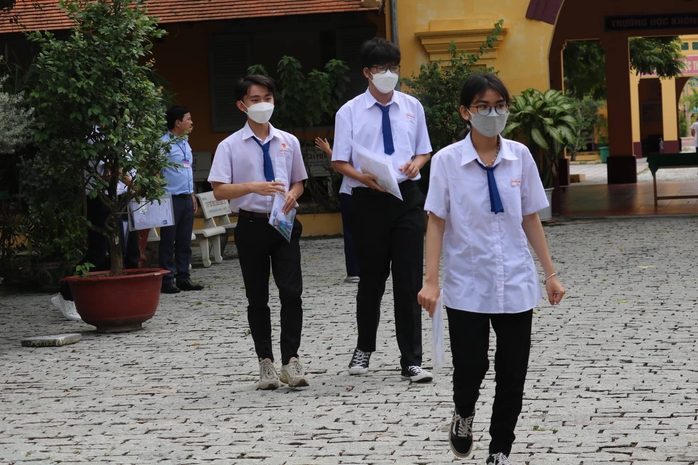 Thi tốt nghiệp THPT 2022: Đề thi ngữ văn đề cập trách nhiệm của tuổi trẻ; đón xem giải đề - Ảnh 3. Thi tốt nghiệp THPT 2022: Đề thi ngữ văn đề cập trách nhiệm của tuổi trẻ; đón xem giải đề - Ảnh 3.
