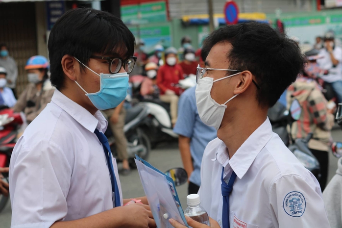 Thi tốt nghiệp THPT 2022: Đề thi ngữ văn đề cập trách nhiệm của tuổi trẻ; đón xem giải đề - Ảnh 8. Thi tốt nghiệp THPT 2022: Đề thi ngữ văn đề cập trách nhiệm của tuổi trẻ; đón xem giải đề - Ảnh 8.