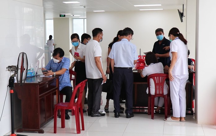 Phó Chủ tịch UBND tỉnh Bình Phước tiêm vắc-xin mũi 4 - Ảnh 3.