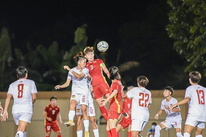 Thắng đậm Lào, tuyển nữ Việt Nam vươn lên nhóm đầu bảng AFF Cup 2022 - Ảnh 1.
