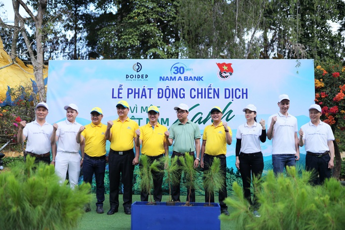 Nam A Bank phát động chiến dịch trồng hàng ngàn cây xanh bảo vệ môi trường - Ảnh 1. Nam A Bank phát động chiến dịch trồng hàng ngàn cây xanh bảo vệ môi trường - Ảnh 1.