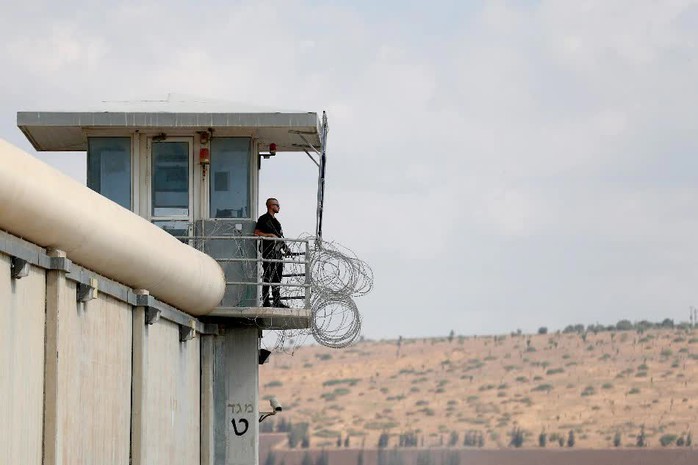 Israel: Chấn động vụ cai ngục bị ép làm nô lệ tình dục cho tù nhân - Ảnh 1.