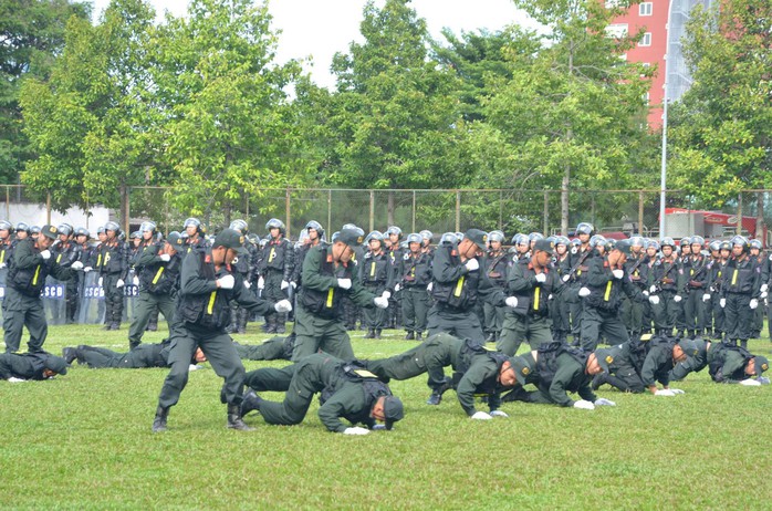 Công an TP HCM ra mắt Trung đoàn Cảnh sát cơ động dự bị chiến đấu - Ảnh 4.