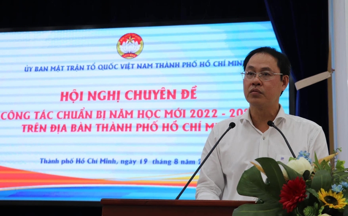 TP HCM: Trước thềm năm học mới, phụ huynh lo nhà vệ sinh bẩn - Ảnh 1.