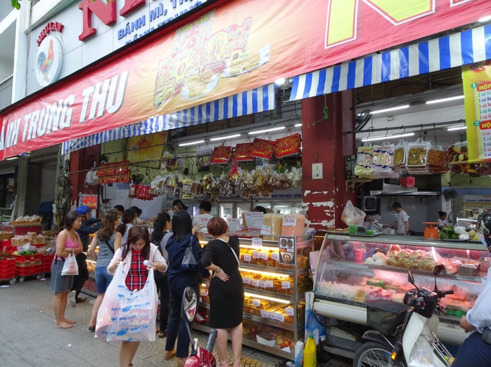Bánh trung thu thượng hạng NHƯ LAN sẵn sàng phục vụ khách. - Ảnh 3. Bánh trung thu thượng hạng NHƯ LAN sẵn sàng phục vụ khách. - Ảnh 3.