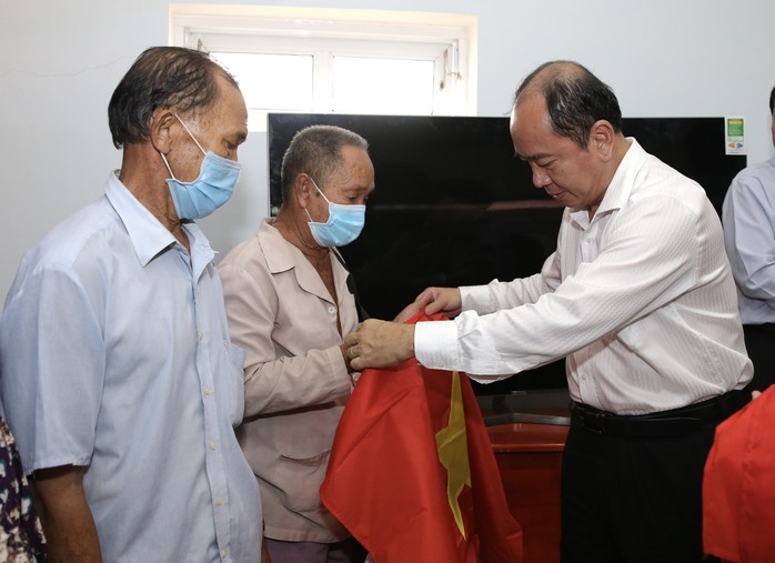 Lồng ghép cờ Tổ quốc vào xây dựng không gian văn hoá Hồ Chí Minh tại xã đảo Thạnh An - Ảnh 9.