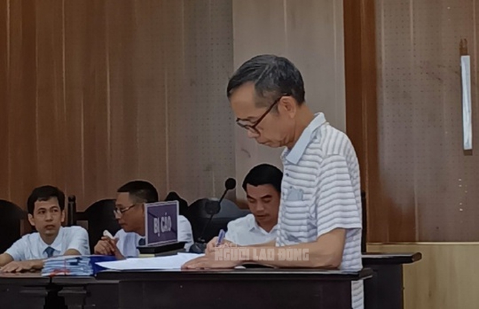 Cựu quan chức tố 1 chủ tịch UBND thị xã ở Thanh Hóa được giảm 10 tháng tù - Ảnh 1.