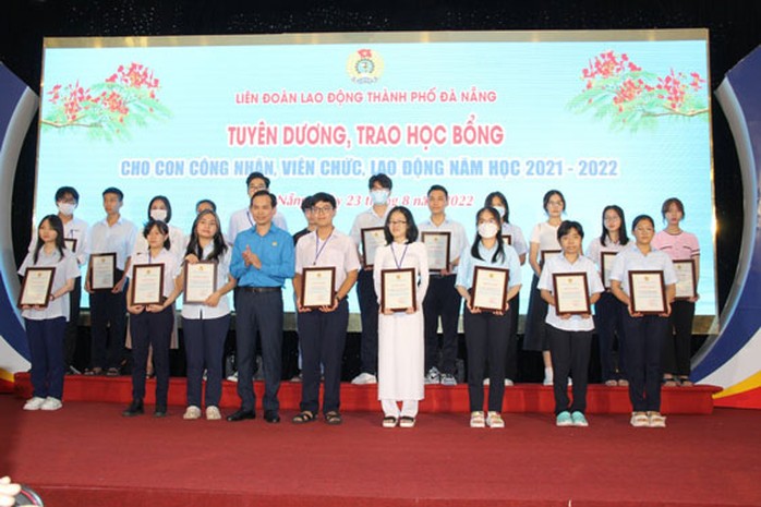 Đà Nẵng: 381 suất học bổng cho con đoàn viên vượt khó, học giỏi - Ảnh 1.