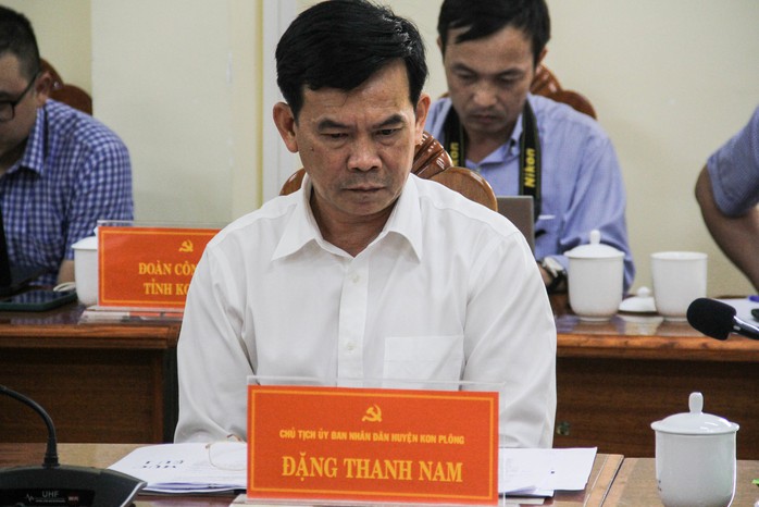 Chủ tịch tỉnh Kon Tum ký quyết định cách chức 1 chủ tịch huyện  - Ảnh 1.