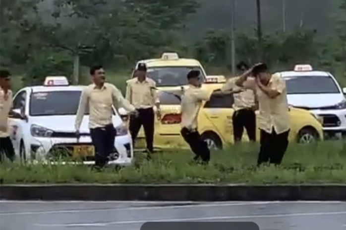 Nhóm tài xế taxi đánh bất tỉnh đồng nghiệp tại sân bay Phú Quốc - Ảnh 1.