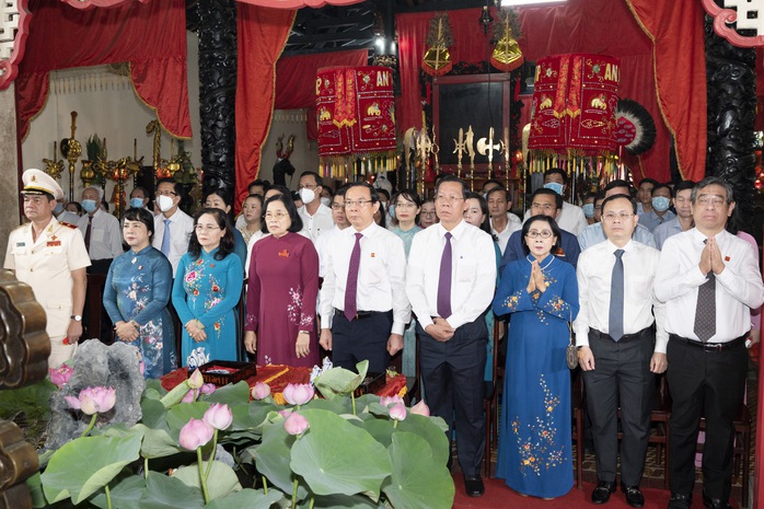 Lãnh đạo TP HCM dự lễ giỗ Đức Thượng Công Tả quân Lê Văn Duyệt - Ảnh 1.