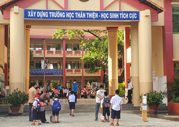 Bình Dương: Nhiều chính sách hỗ trợ học sinh trong năm học mới - Ảnh 2.