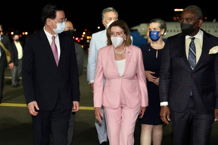 Bà Pelosi thăm Đài Loan, Mỹ-Trung đã có những động thái đầu tiên - Ảnh 1.
