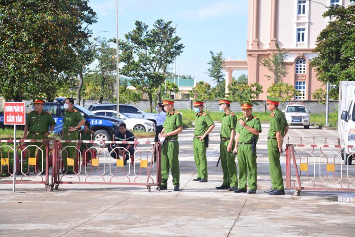 Đang xét xử thiếu gia cùng đồng bọn bắn chết người ở Long An - Ảnh 1.