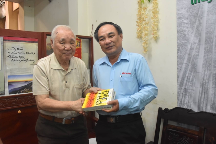 Mai Vàng nhân ái thăm nhà văn Thạch Cương, Trúc Phương - Ảnh 4.