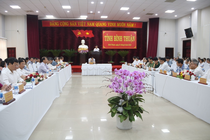 Thủ tướng: Bình Thuận phải nhanh chóng mở cửa bầu trời - Ảnh 1.