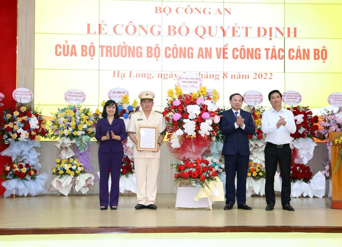 Đại tá Đinh Văn Nơi nhận nhiệm vụ Giám đốc Công an tỉnh Quảng Ninh - Ảnh 2.