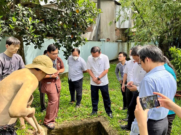 Bí thư Nguyễn Văn Nên khảo sát Địa đạo Phú Thọ Hòa - Ảnh 2.