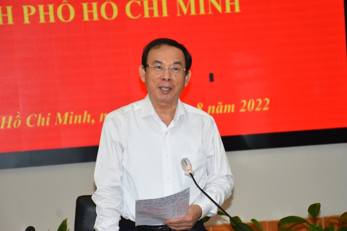 Bí thư Thành ủy TP HCM: “Anh chị em ngành y tế đừng thấy mình đơn độc” - Ảnh 1.