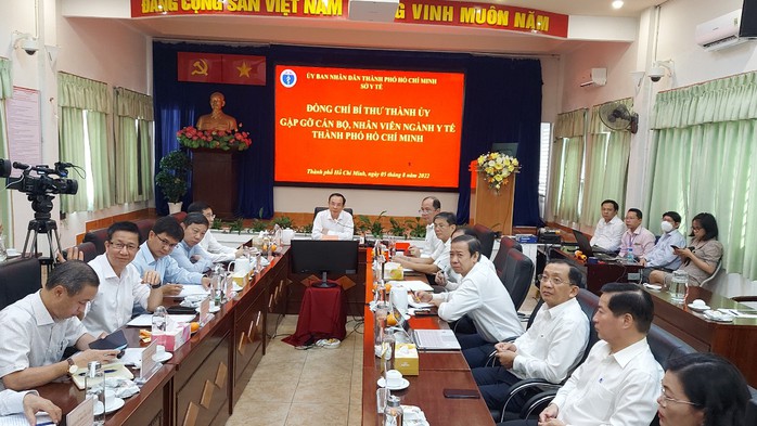 TP HCM: Không chỉ nhân viên y tế mà cả cán bộ quản lý cũng nghỉ việc - Ảnh 1.