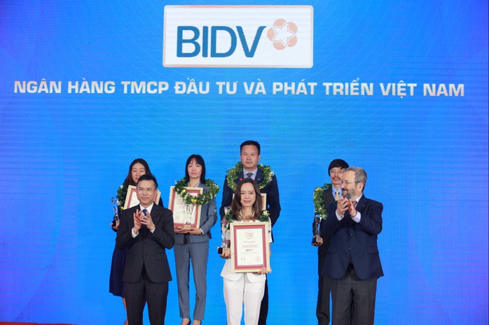 BIDV - Top 10 Ngân hàng Thương mại Việt Nam uy tín nhất 2022 - Ảnh 1. BIDV - Top 10 Ngân hàng Thương mại Việt Nam uy tín nhất 2022 - Ảnh 1.