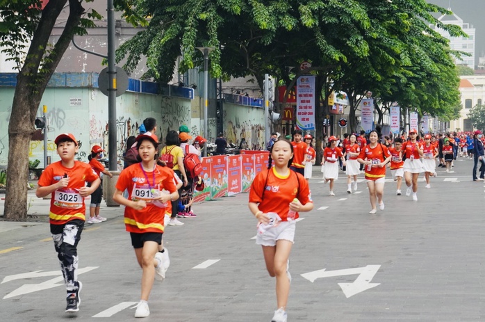 Choáng ngợp với màn đồng diễn flashmob lập kỷ lục Việt Nam - Ảnh 4.