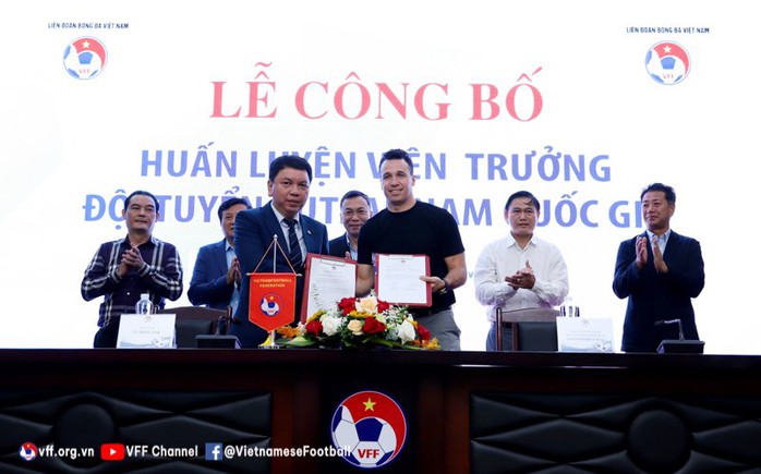 HLV từng vô địch World Cup chính thức dẫn dắt tuyển futsal Việt Nam - Ảnh 1.