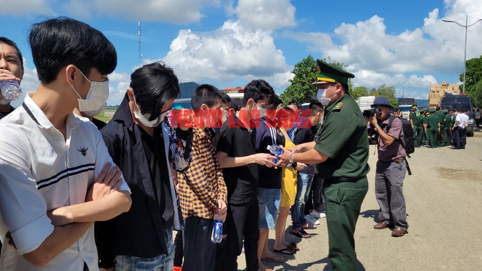 NÓNG: Thêm hàng chục người được giải cứu từ casino ở Campuchia - Ảnh 1.