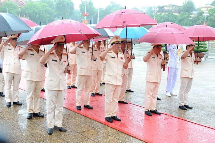 Lãnh đạo Đảng, Nhà nước vào Lăng viếng Chủ tịch Hồ Chí Minh - Ảnh 7.