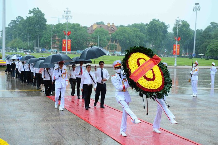 Lãnh đạo Đảng, Nhà nước vào Lăng viếng Chủ tịch Hồ Chí Minh - Ảnh 8.