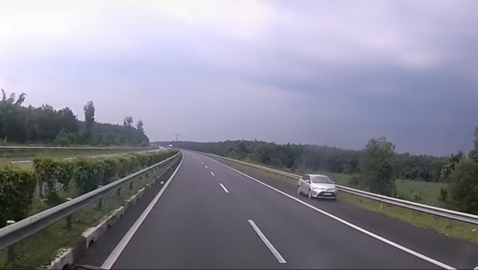 CLIP: Ôtô chạy ngược chiều trên cao tốc TP HCM – Long Thành - Dầu Giây - Ảnh 3.