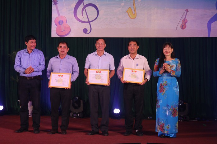 Khánh Hòa trao giải cuộc thi Nhịp điệu công nhân, viên chức, lao động - Ảnh 4.