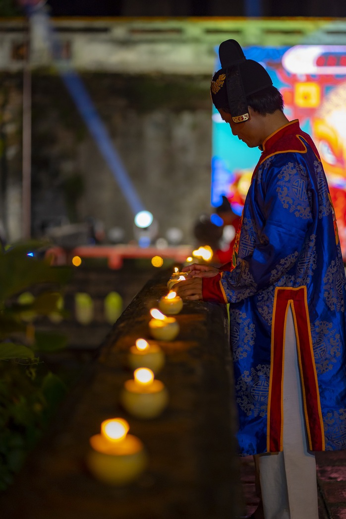 Lạ mắt đêm Trung thu tại phố đi bộ quanh Đại nội Huế  - Ảnh 6.