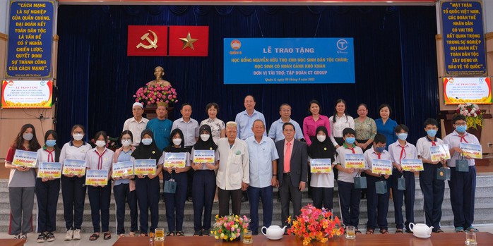 CT Group tặng học bổng và quà trung thu cho trẻ em người Chăm vượt khó - Ảnh 1. CT Group tặng học bổng và quà trung thu cho trẻ em người Chăm vượt khó - Ảnh 1.