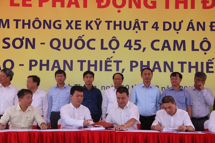 Phó Thủ tướng đôn đốc thông xe kỹ thuật 4 tuyến cao tốc ngay trong năm 2022 - Ảnh 3.