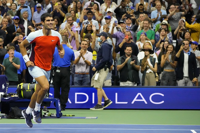 Carlos Alcaraz đăng quang US Open 2022 ở tuổi 19 - Ảnh 3.