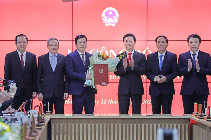 Trao quyết định bổ nhiệm tân Thứ trưởng Bộ TT-TT Nguyễn Thanh Lâm - Ảnh 2.