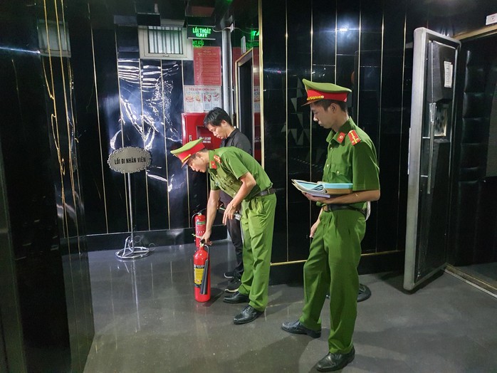 Lý do nhiều quán karaoke “xịn sò” ở Huế bị tạm đình chỉ hoạt động - Ảnh 1. Lý do nhiều quán karaoke “xịn sò” ở Huế bị tạm đình chỉ hoạt động - Ảnh 1.