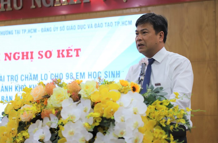 EVNGENCO3 trao quà cho 98 em học sinh bị ảnh hưởng bởi dịch Covid-19 - Ảnh 2. EVNGENCO3 trao quà cho 98 em học sinh bị ảnh hưởng bởi dịch Covid-19 - Ảnh 2.