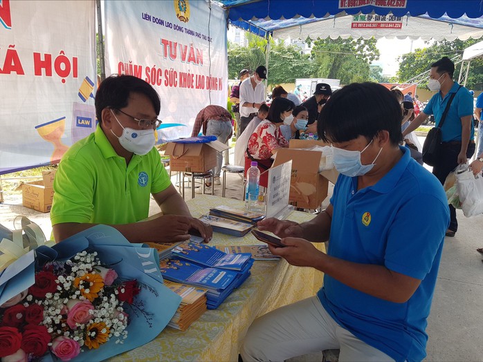 Tuyên truyền kết hợp giám sát thực hiện chính sách pháp luật - Ảnh 1.