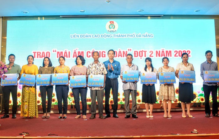 Đà Nẵng: Trao giải cuộc thi viết về gương người tốt, việc tốt trong CNVC-LĐ - Ảnh 1.