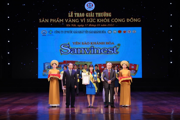 Yến sào Khánh Hòa lần thứ 3 nhận Cúp vàng vì sức khỏe cộng đồng - Ảnh 1. Yến sào Khánh Hòa lần thứ 3 nhận Cúp vàng vì sức khỏe cộng đồng - Ảnh 1.