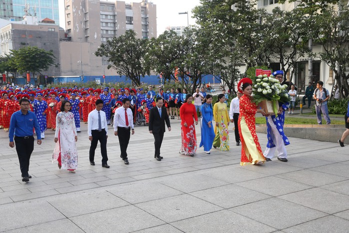 100 đôi công nhân nên duyên vào Ngày Quốc khánh - Ảnh 2.