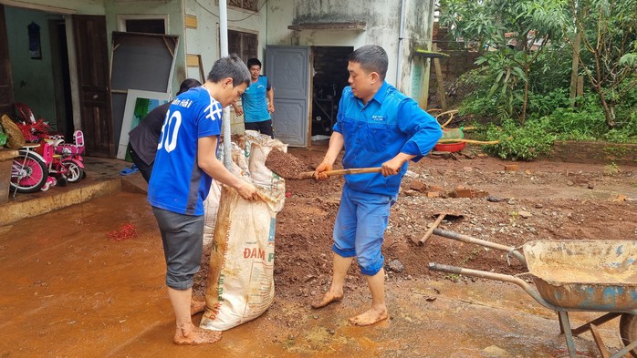 Thi công Quốc lộ 19, nhà dân lãnh đủ - Ảnh 1.